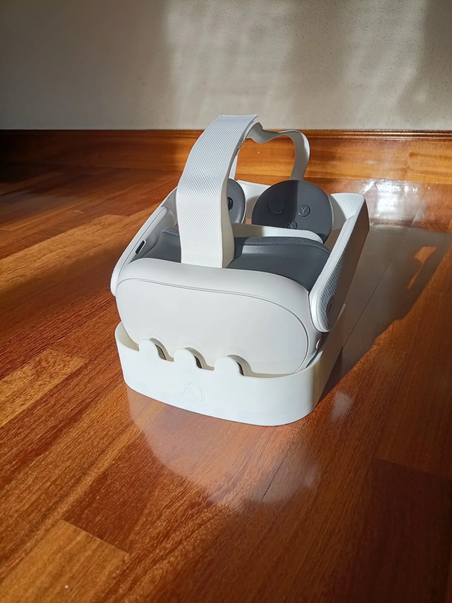 Meta Quest 3 Privacy + Controller Stand – Compact and Privacy Cover for VR Box