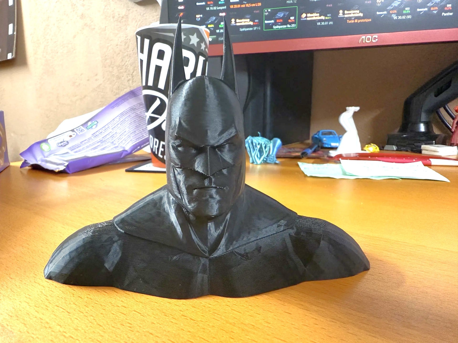 Batman Bust – Iconic Superhero Desktop Display Figure for Home Decor Table Decor