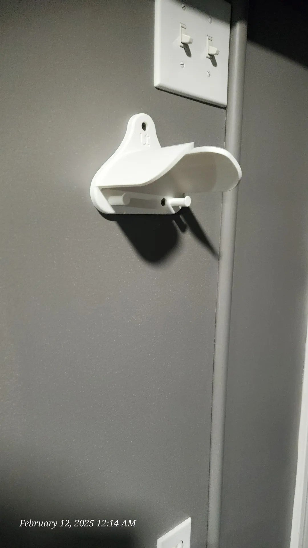 Oculus Meta Quest 2 and 3 Wall Mount – Space-Saving Wall Holder for VR Headsets
