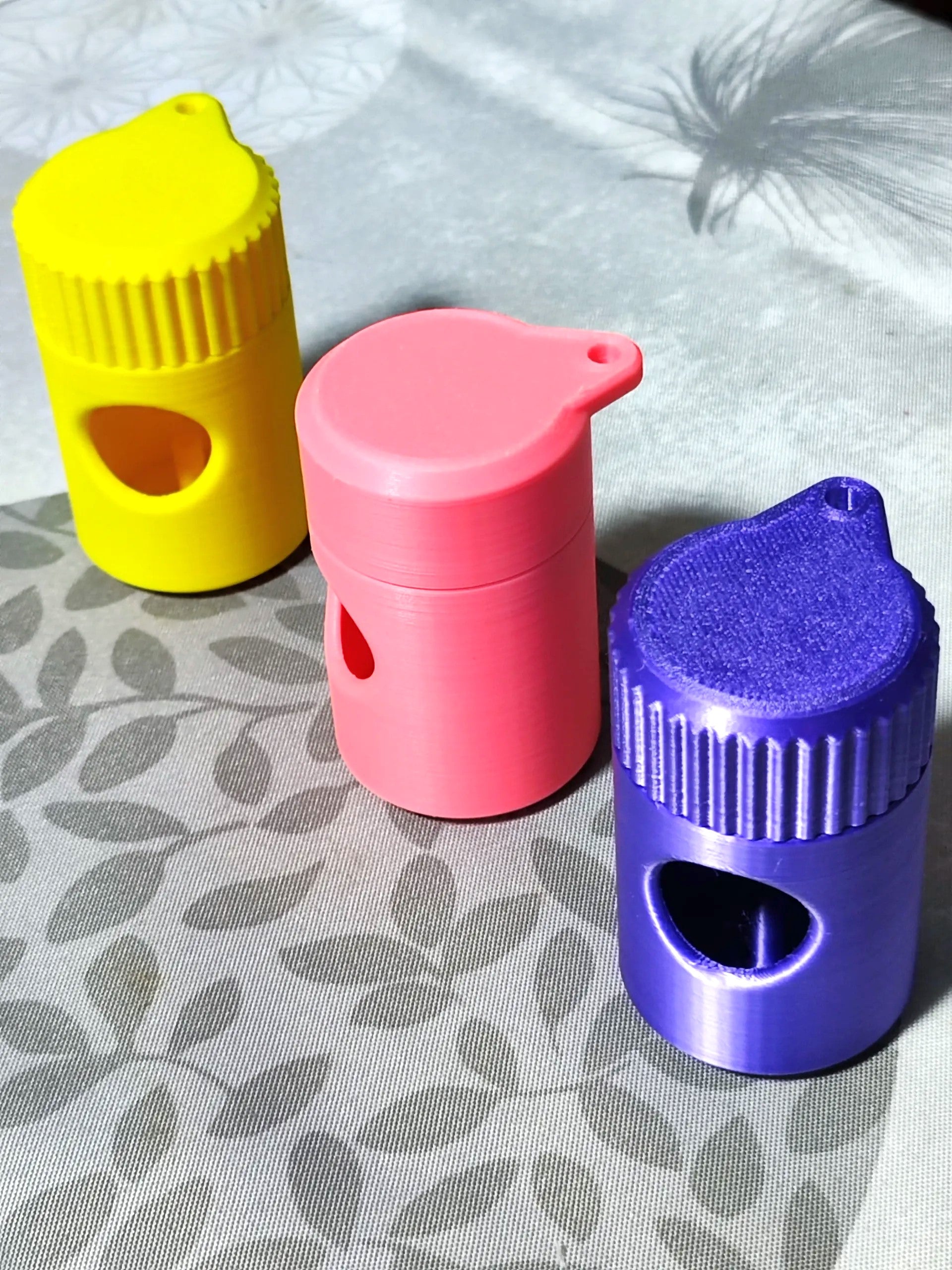 Portable Dog Poo Bag Carrier Dispenser for Keychain – Compact & Convenient Waste Bag Holder