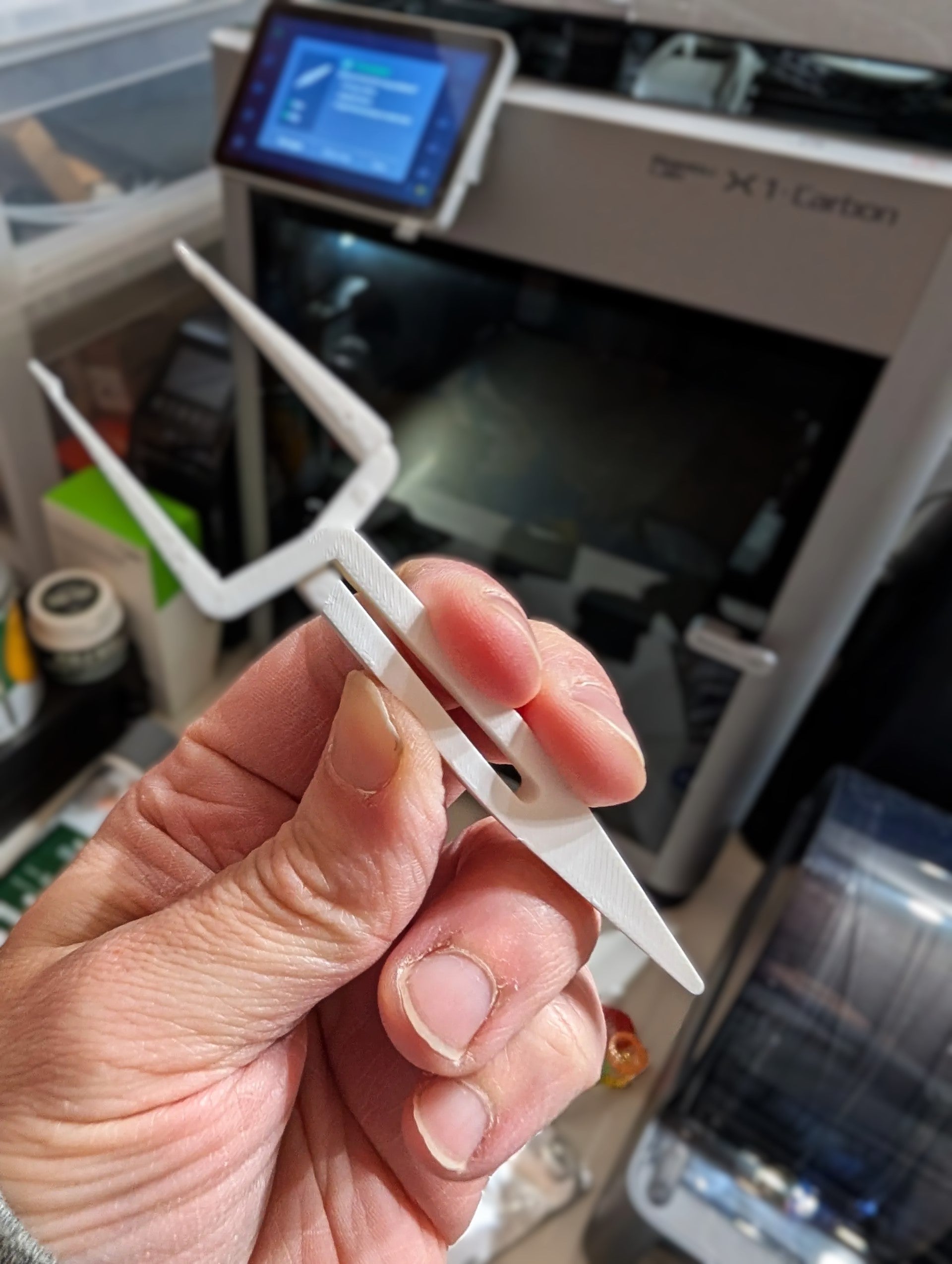 Self-Locking Cross Tweezer - Precision Tool for Picking Small Items