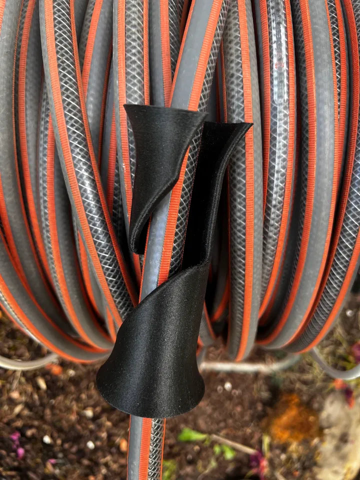Garden Hose Reel Guide (Plastic) - Durable Hose Holder for Efficient Garden
