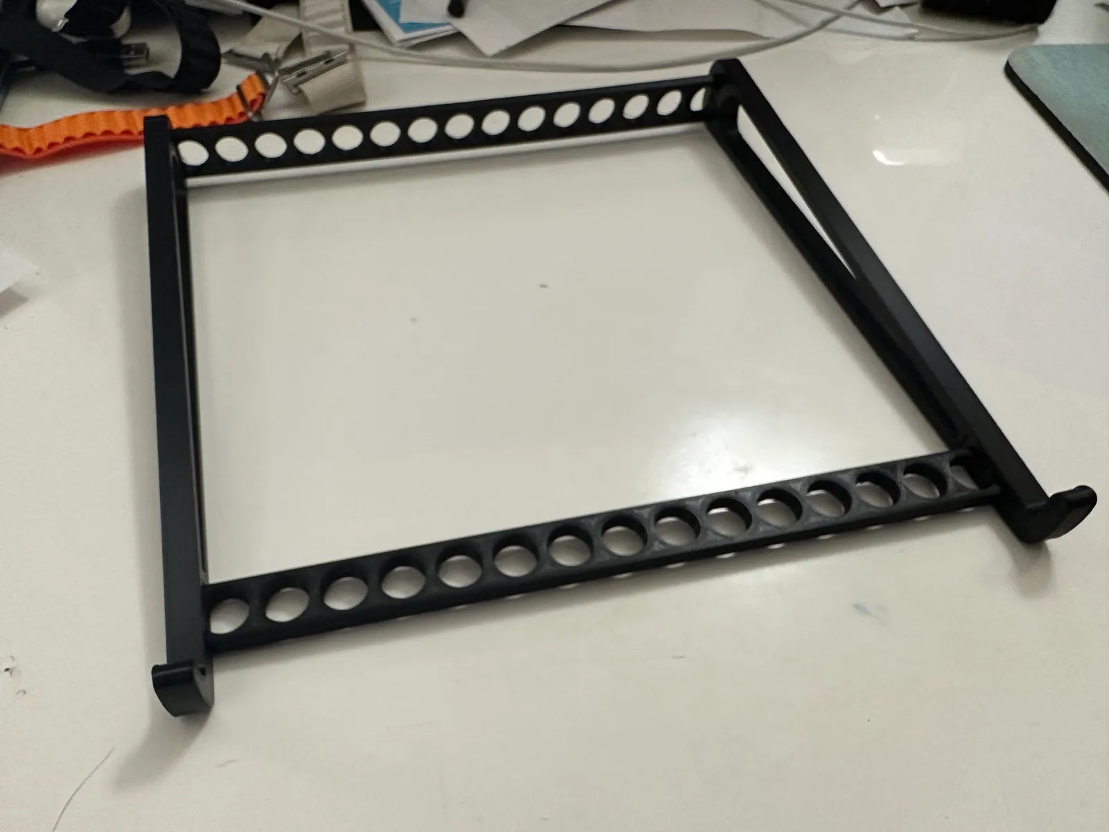 Laptop stand-Laptop Stand for Desk, MacBook Stand Sturdy Laptop Riser