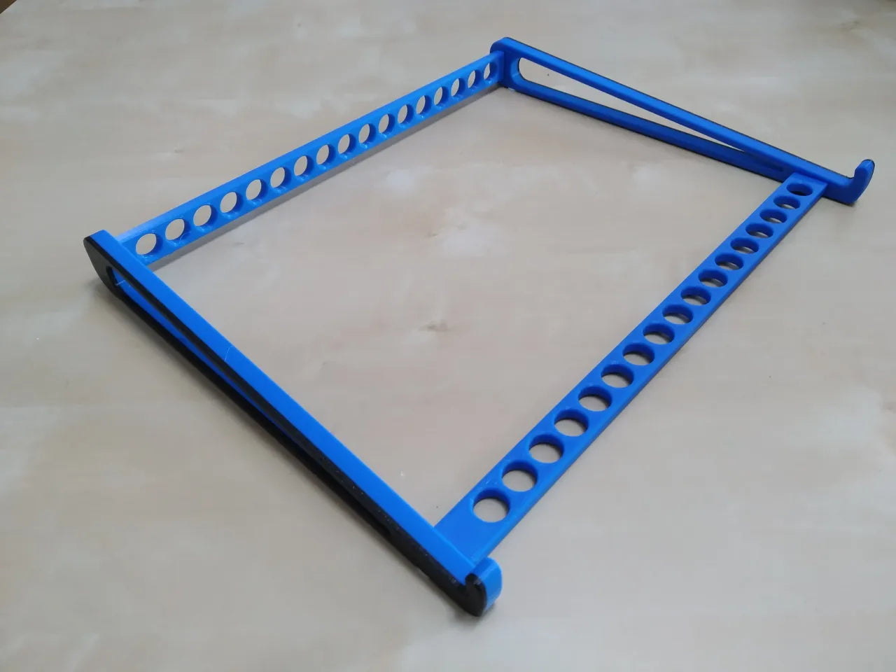 Laptop stand-Laptop Stand for Desk, MacBook Stand Sturdy Laptop Riser