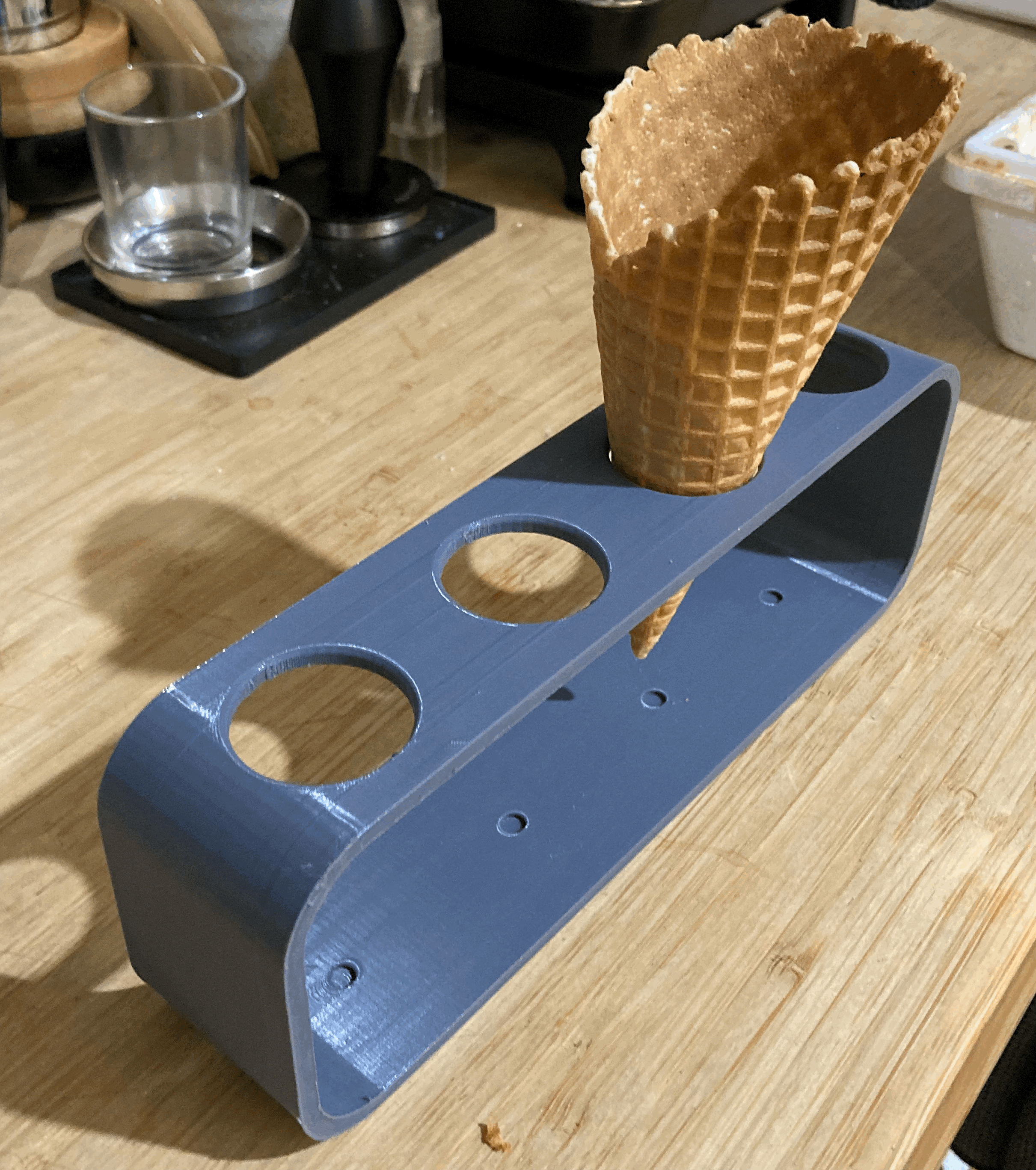 Ice Cone Holder - 4 Holes Plastic Ice Cream Cone Holder Display Stand