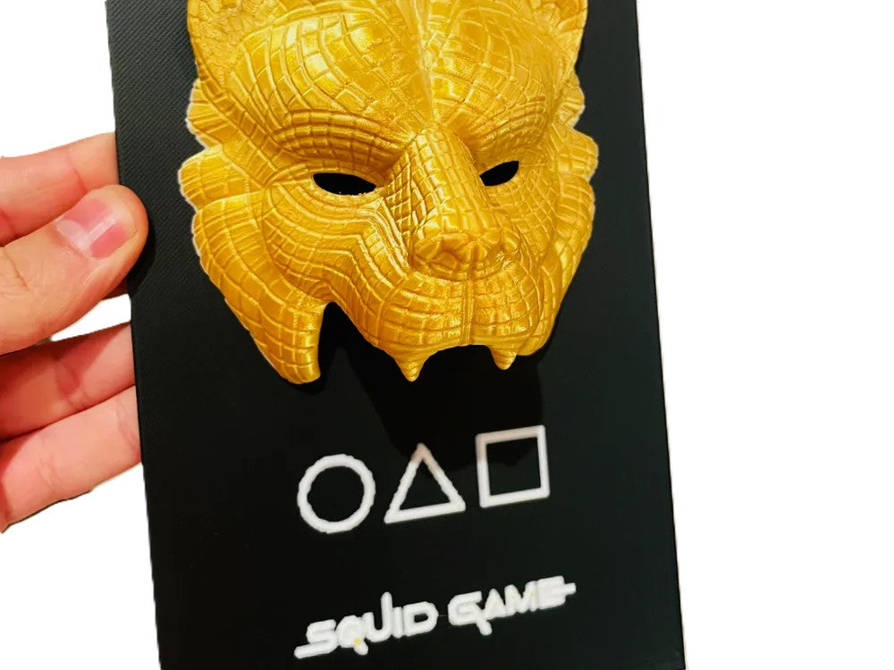 SquidGame Lion Picture Mask Plastic Plate - Unique Lion Plate for Decoration
