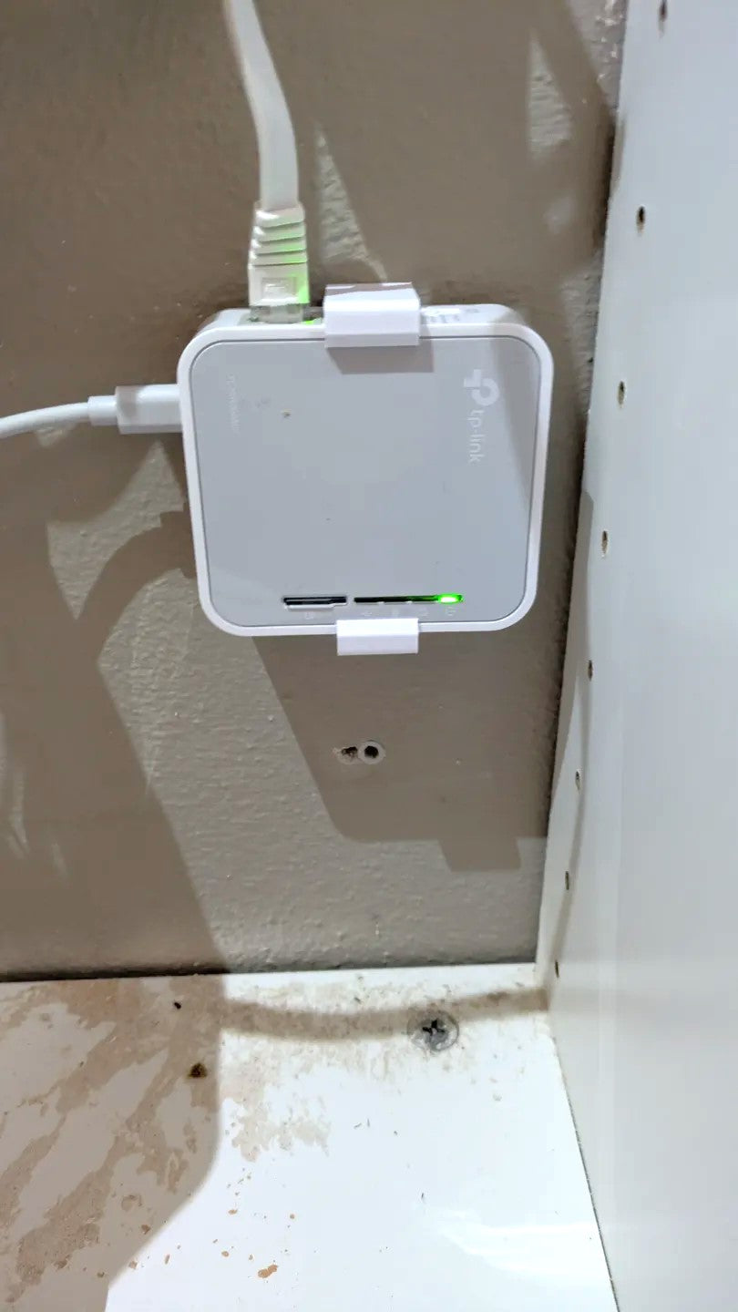 TP-Link AC750 Wall Mount – Adjustable Plastic Bracket for Secure Wall Mount