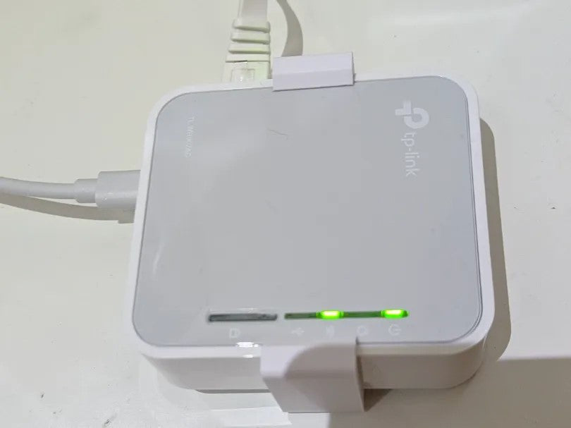 TP-Link AC750 Wall Mount – Adjustable Plastic Bracket for Secure Wall Mount