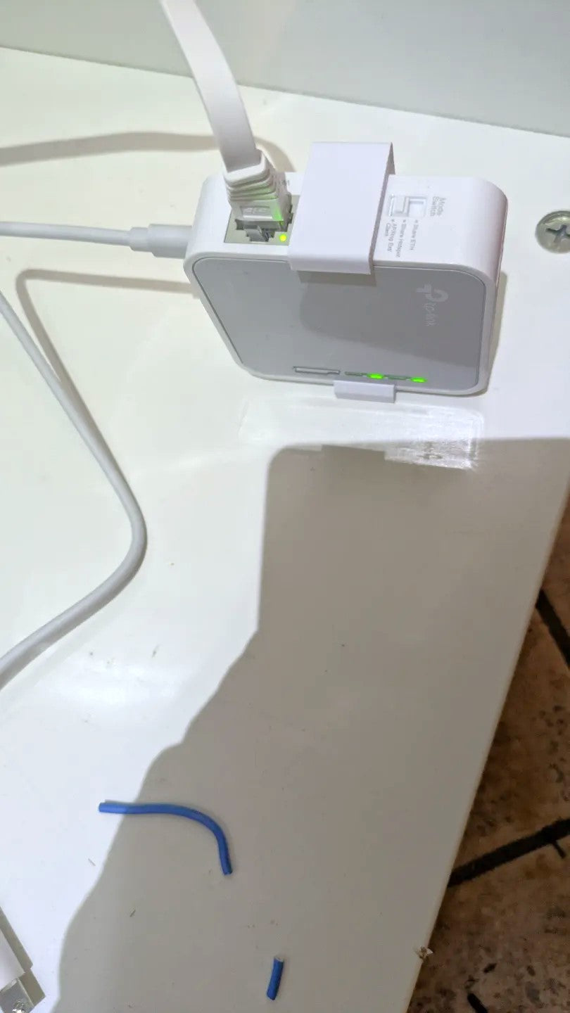 TP-Link AC750 Wall Mount – Adjustable Plastic Bracket for Secure Wall Mount