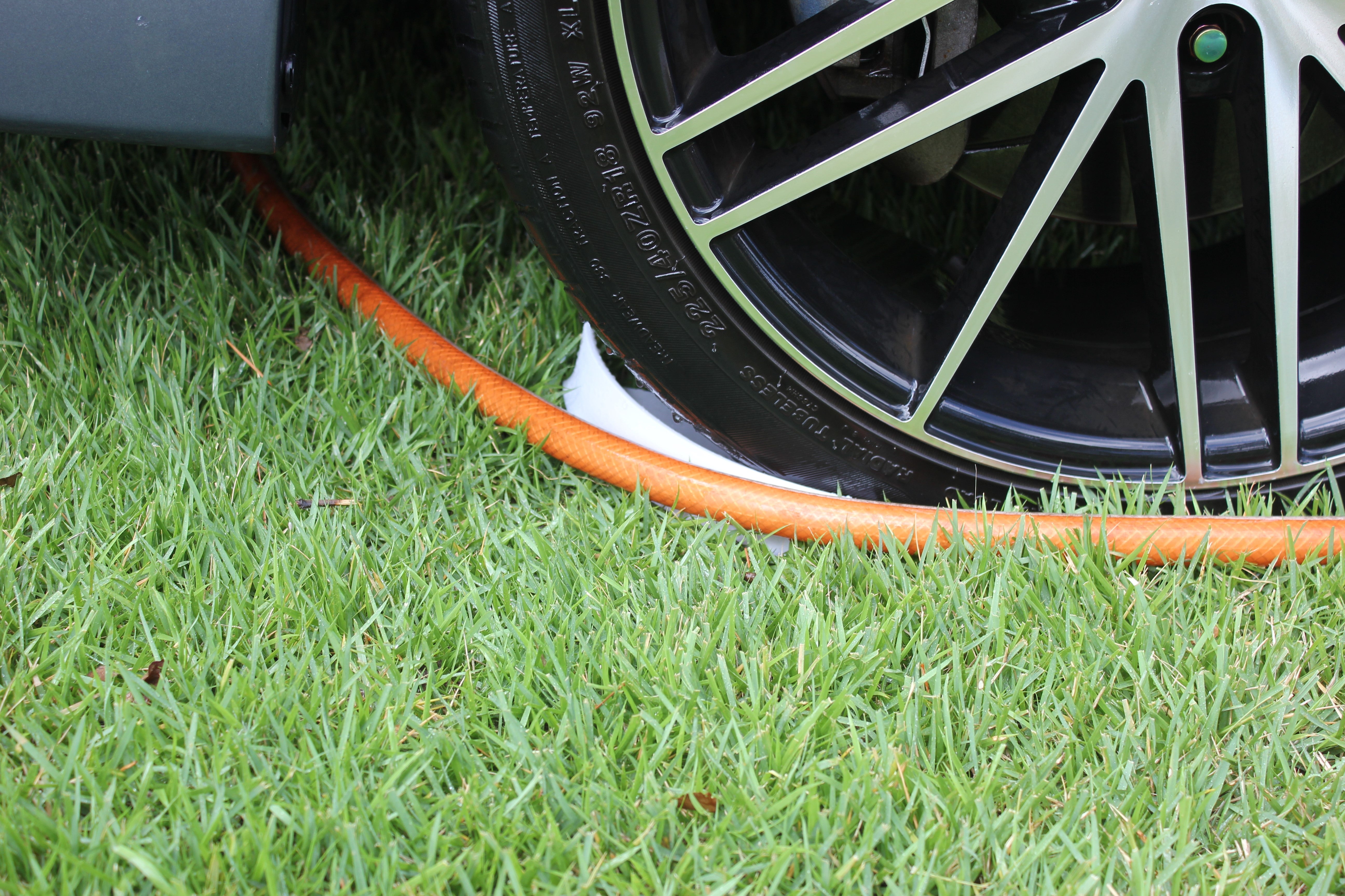 Car Wash Hose Guide - Durable Plastic Hose Prevents from Snagging and Tangling